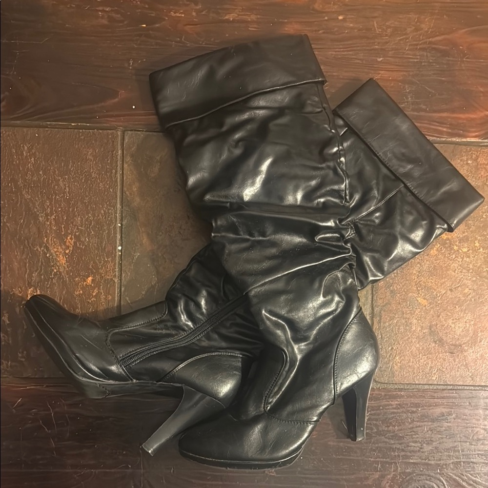 Sleek Black Heeled Boots with Stiletto Heel